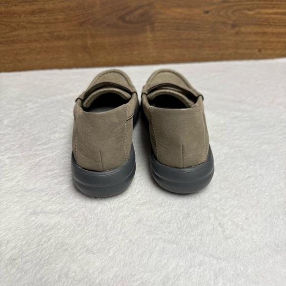 Cloudsteppers by Clark’s  Casual Loafers in Sage size 6 NWOB - Picture 3 of 8